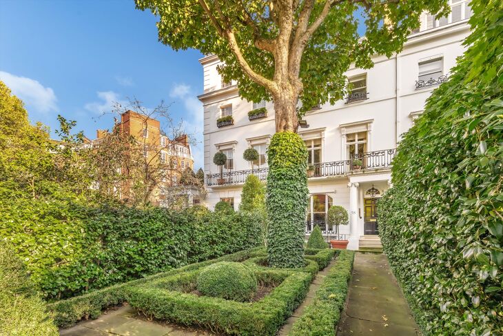 Picture of Egerton Crescent, Knightsbridge, London, SW3