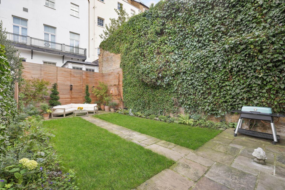 house for sale in Cadogan Lane, London, SW1X SLA012437363 Knight Frank
