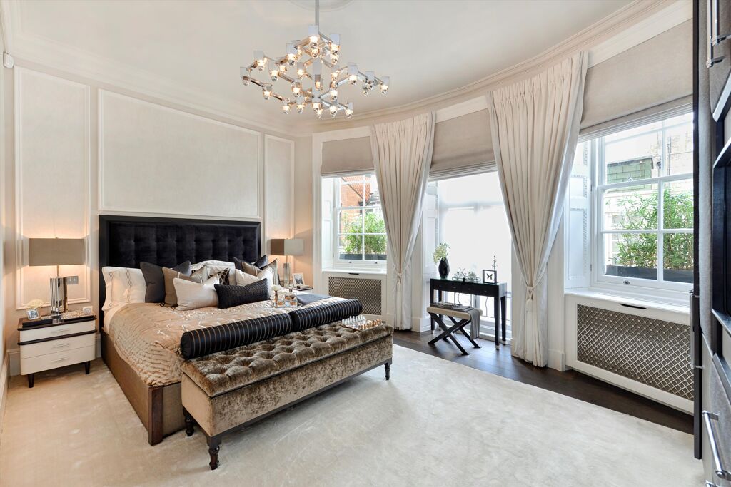 Image of Cadogan Square, Knightsbridge SW1X.