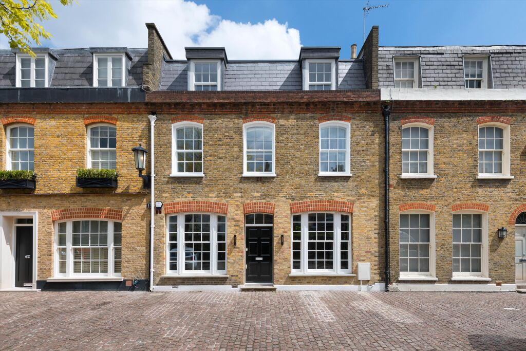 Image of Lennox Gardens Mews, Knightsbridge, London, SW1X
