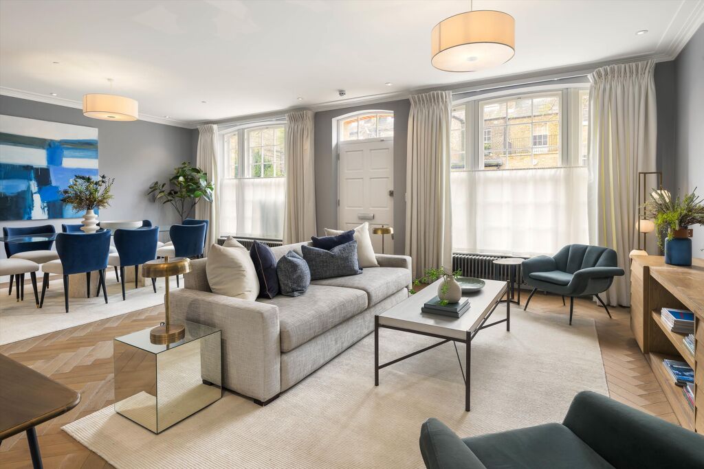 Image of Lennox Gardens Mews, Knightsbridge, London, SW1X