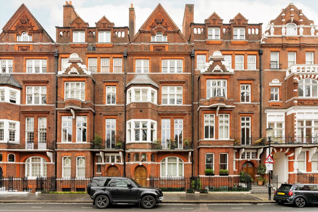 Image of Cadogan Gardens, Knightsbridge, London SW3
