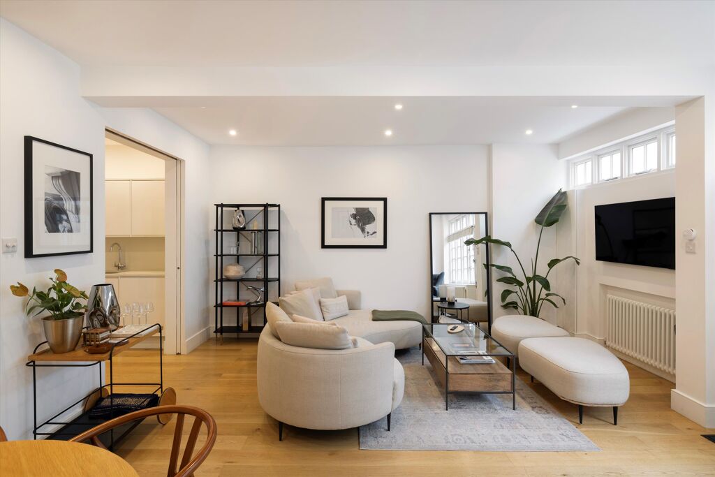 Image of Ennismore Mews, London SW7