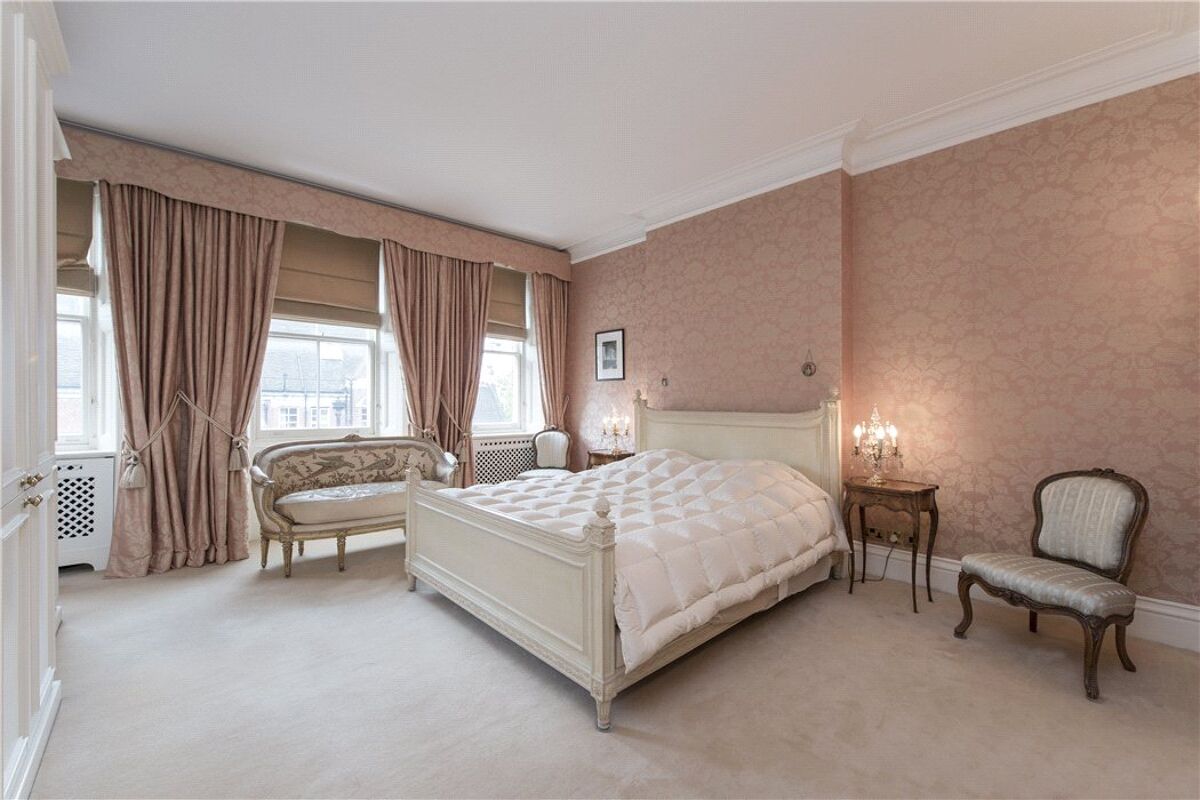 flat for sale in Cadogan Square, London, SW1X SLA100108 Knight Frank
