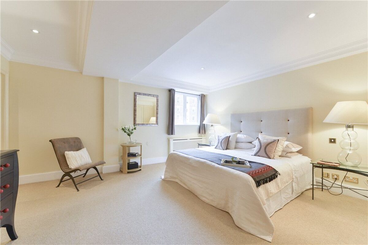 flat for sale in Byron Court, 10 Elystan Street, Chelsea, London, SW3