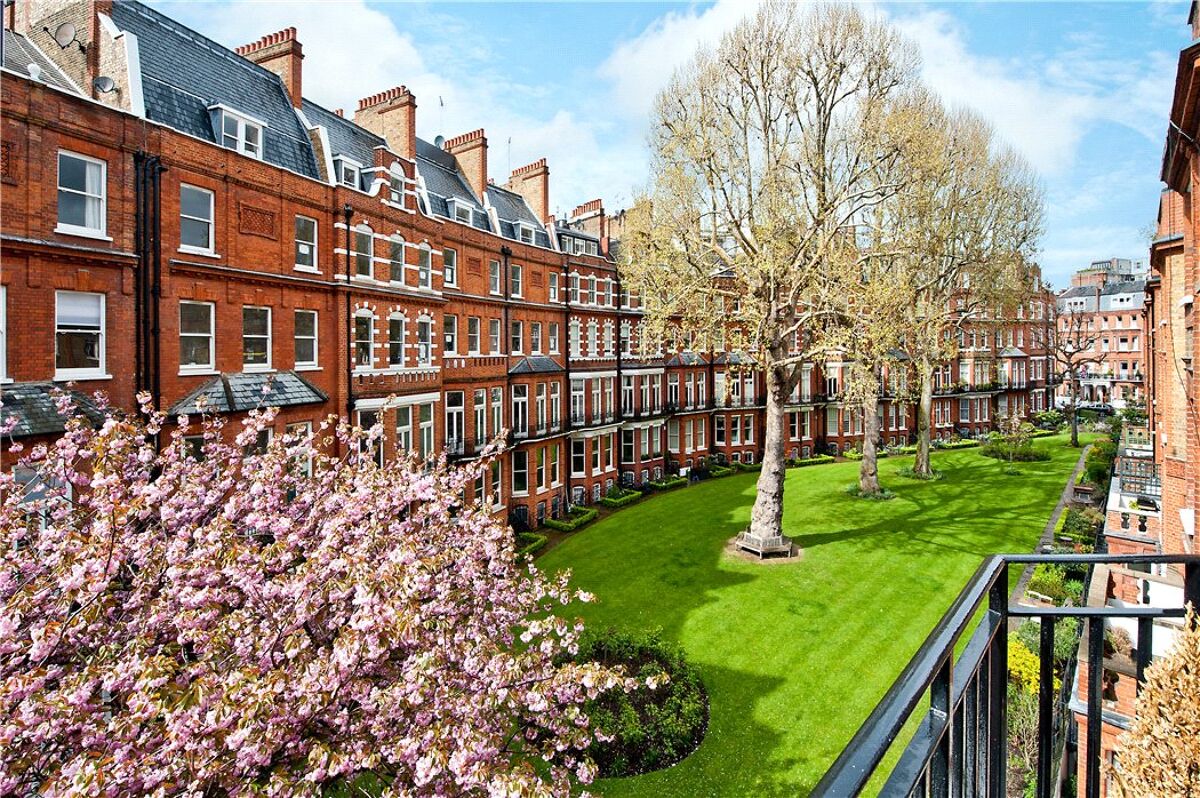 flat for sale in Egerton Gardens, Knightsbridge, London, SW3