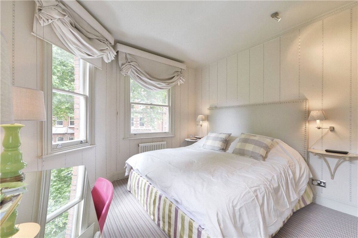 flat for sale in Egerton Gardens, Knightsbridge, London, SW3 SLA150083 Knight Frank