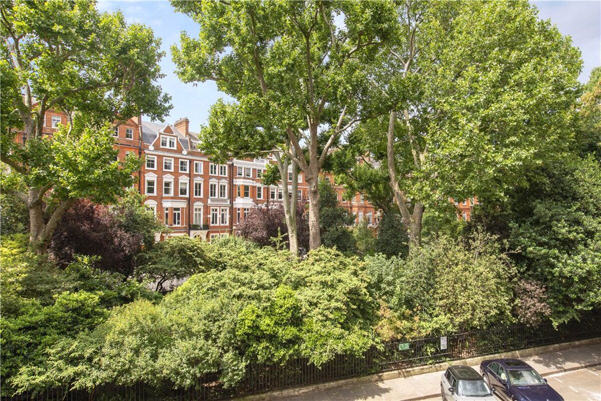 flat for sale in Lennox Gardens, Knightsbridge, London, SW1X