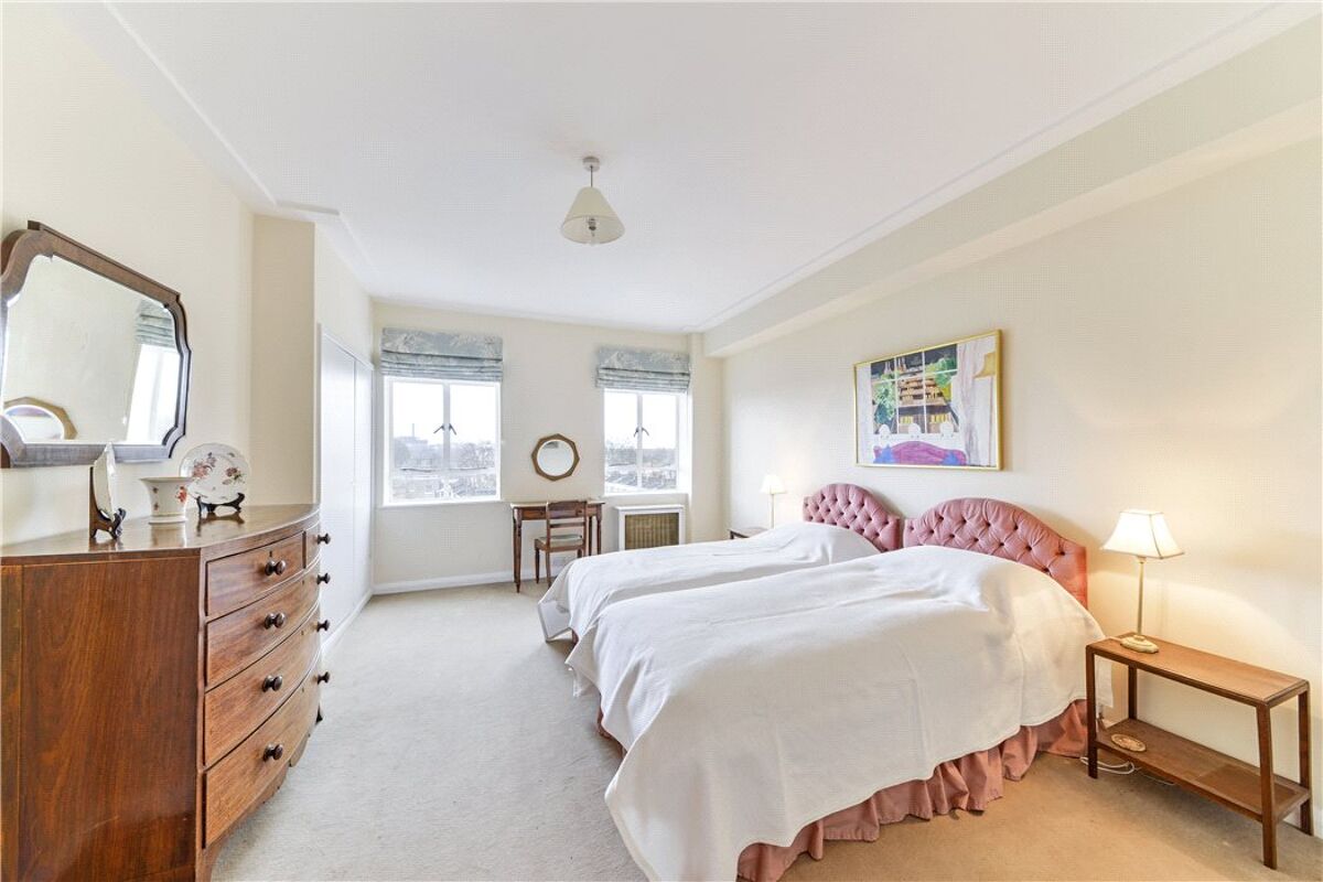 flat for sale in Whitelands House, Cheltenham Terrace, Chelsea, London