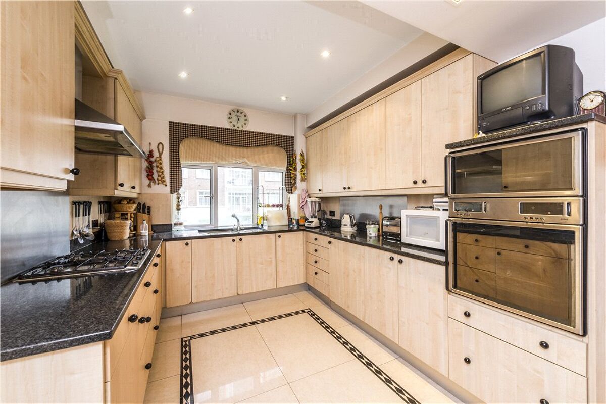 flat for sale in Kingston House North, Prince's Gate, Knightsbridge