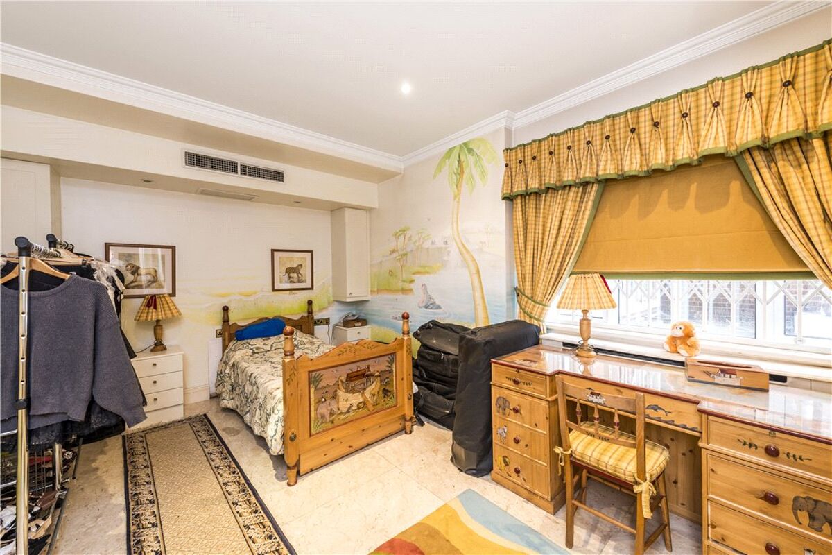 flat for sale in Kingston House North, Prince's Gate, Knightsbridge