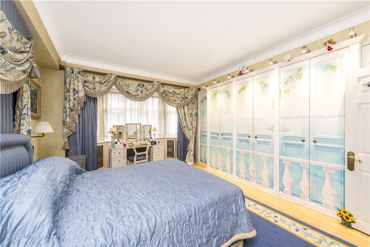 flat for sale in Kingston House North, Prince's Gate, Knightsbridge