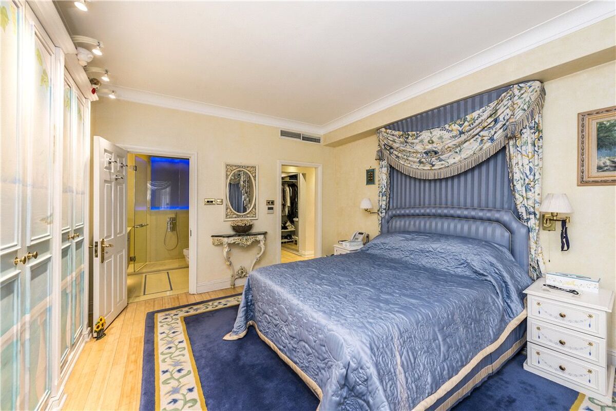 flat for sale in Kingston House North, Prince's Gate, Knightsbridge