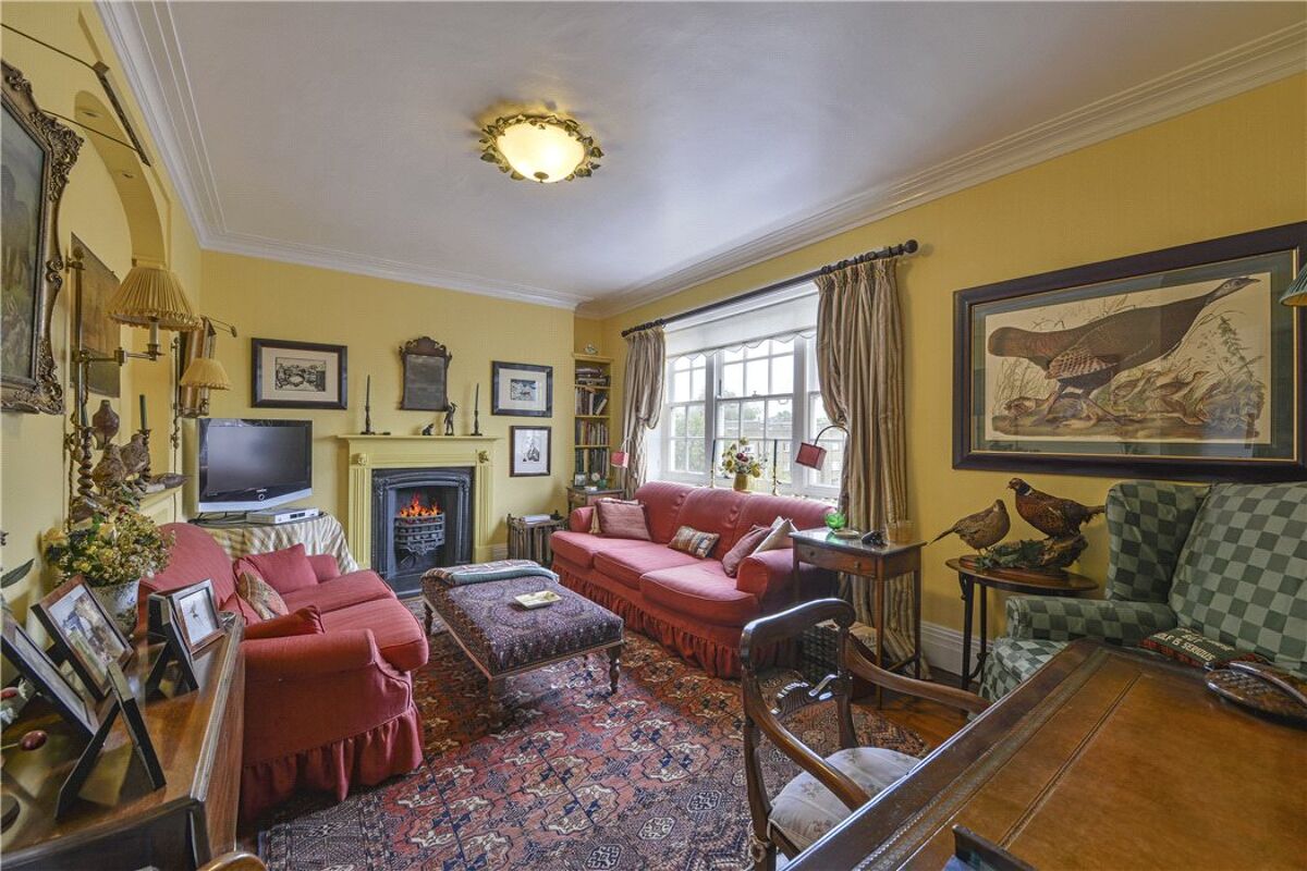flat for sale in Malvern Court, Onslow Square, South Kensington, London