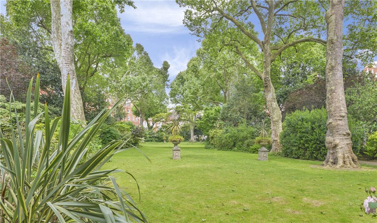 flat for sale in Lennox Gardens, Knightsbridge, London, SW1X