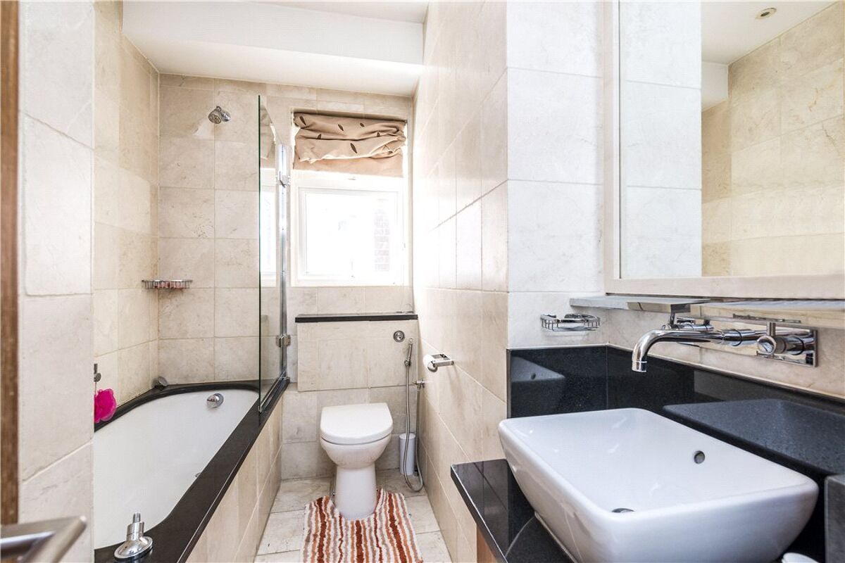 flat for sale in Kingston House East, Prince's Gate, Knightsbridge