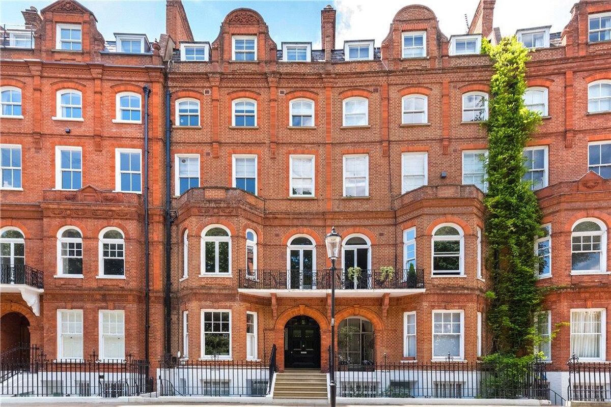 flat for sale in Lennox Gardens, Knightsbridge, London, SW1X