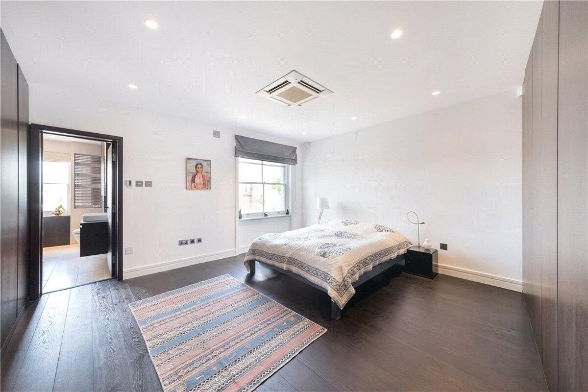 flat for sale in Lennox Gardens, Knightsbridge, London, SW1X