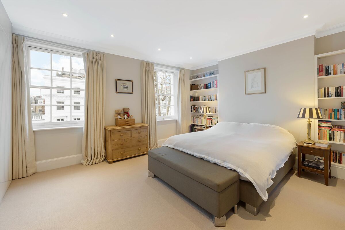 house for sale in Wellington Square, SW3 SLA180186 Knight Frank