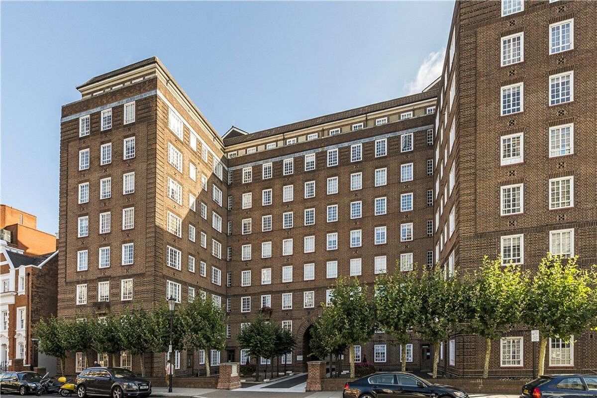 flat for sale in Swan Court, Chelsea Manor Street, London, SW3