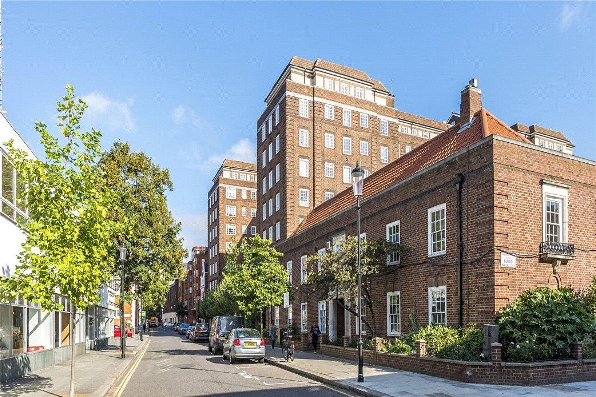 flat for sale in Swan Court, Chelsea Manor Street, London, SW3