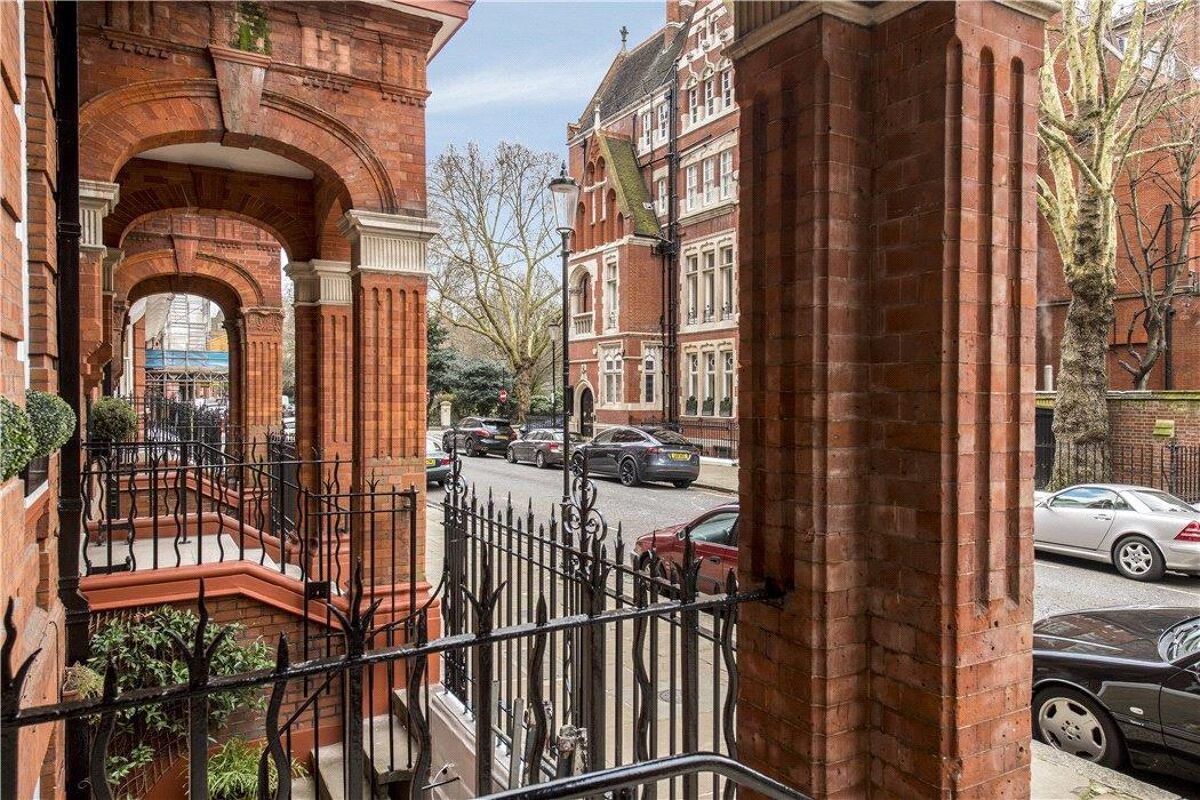 flat for sale in Cadogan Square, Knightsbridge, London, SW1X