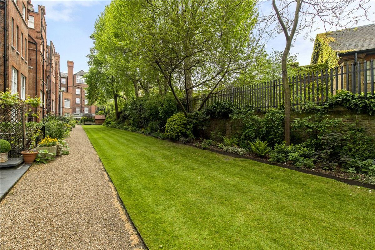flat for sale in Lower Sloane Street, Knightsbridge, London, SW1W