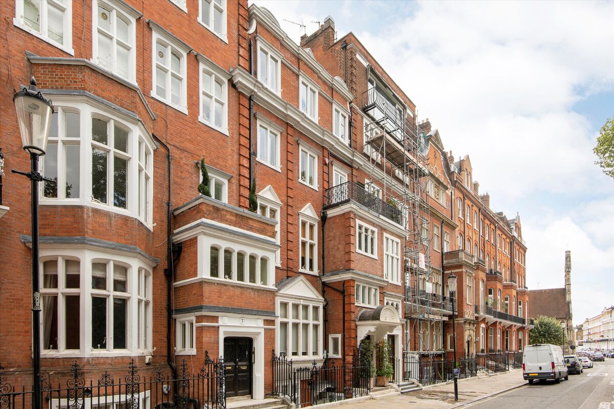 flat for sale in Lennox Gardens, London, SW1X SLA190099 Knight Frank
