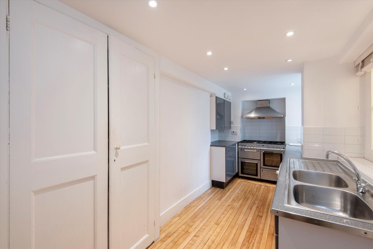 flat for sale in Lennox Gardens, London, SW1X SLA190099 Knight Frank