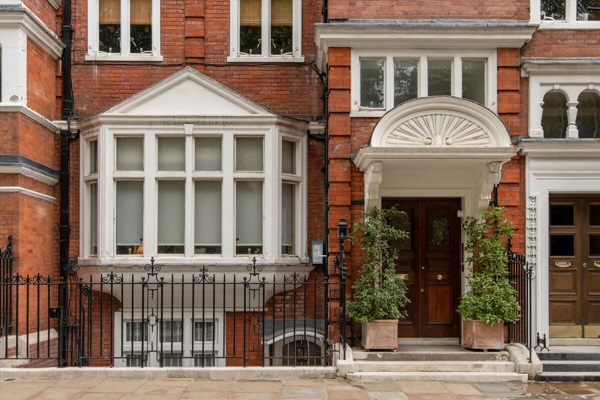 flat for sale in Lennox Gardens, London, SW1X SLA190099 Knight Frank