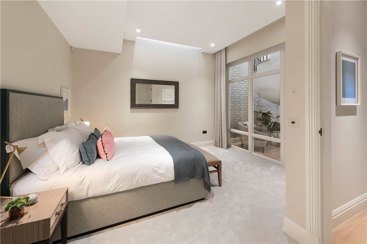 flat for sale in Queensberry Mews West, Knightsbridge, London, SW7