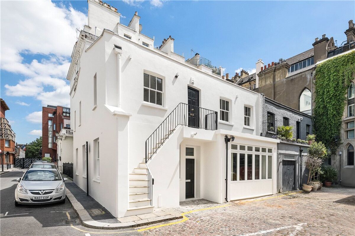 flat for sale in Queensberry Mews West, Knightsbridge, London, SW7