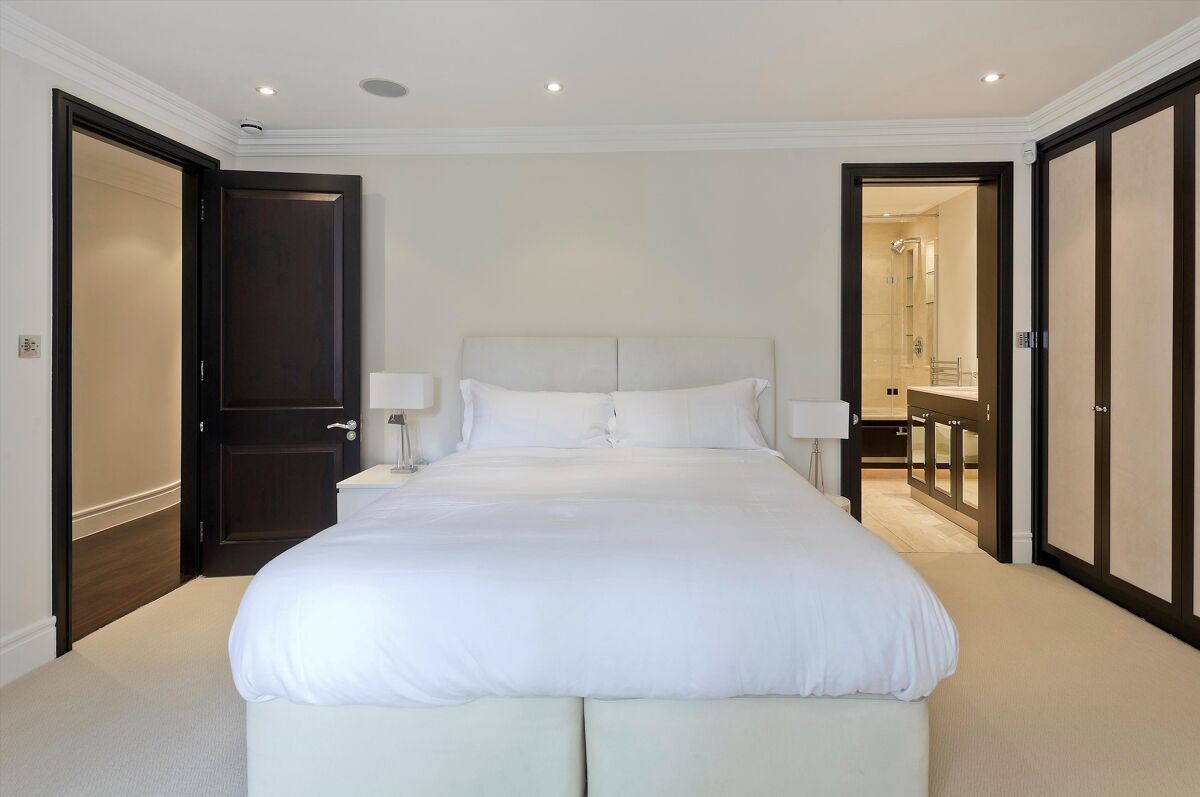 house for sale in Holbein Place, London, SW1W SLA190235 Knight Frank