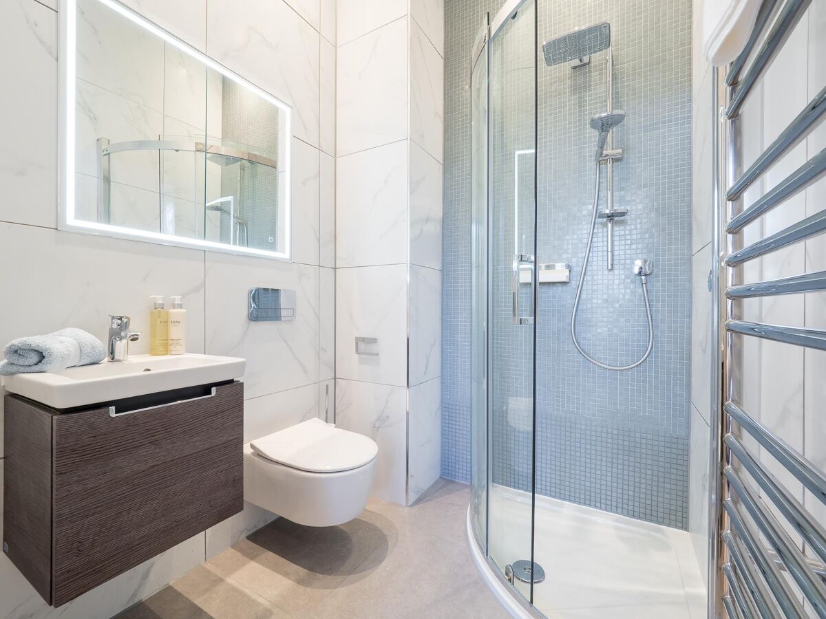 flat for sale in Old Milverton Lane, Leamington Spa, Warwickshire, CV32