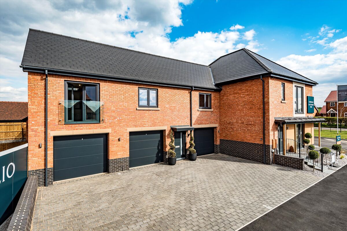 flat for sale in Loxley Road, StratforduponAvon, Warwickshire, CV37