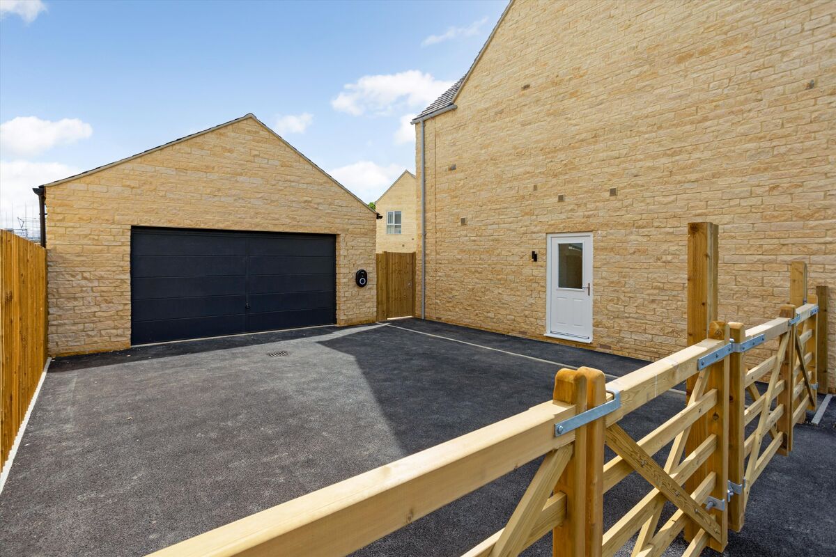 house for sale in Cirencester, Gloucestershire, GL7. SNH012225359