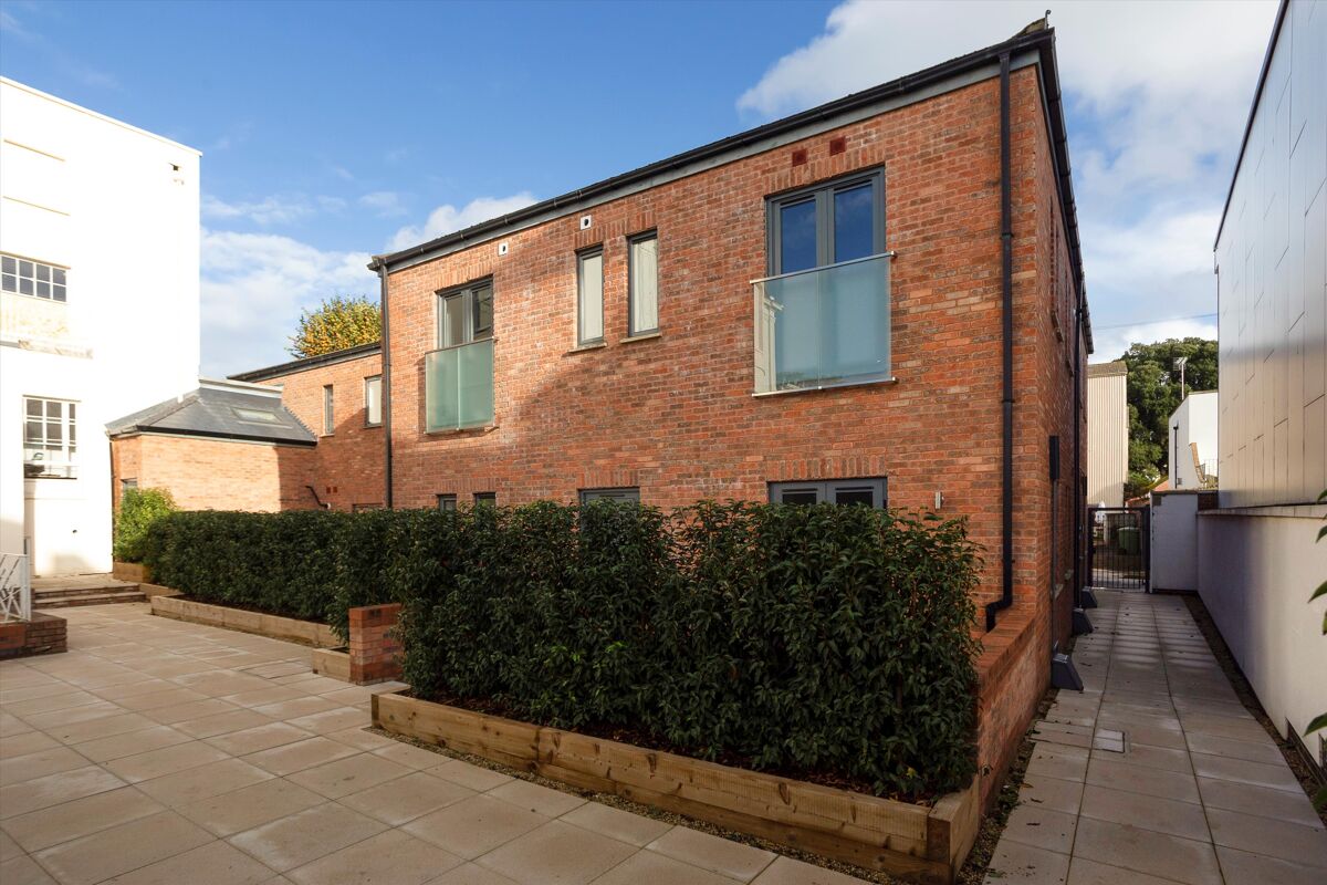 9 Carrick Court, Lypiatt Road, Cheltenham GL50 2QJ Knight Frank