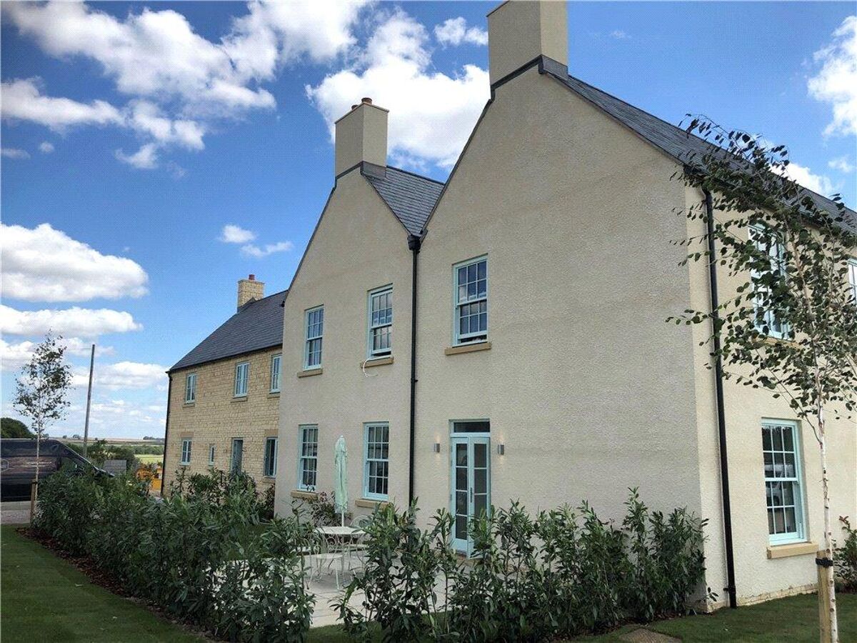flat for sale in 2 Riverview, Little Windrush, Burford, Gloucestershire