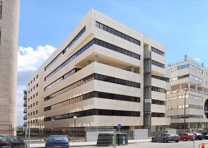 Picture of 300 - 1.937 m² Oficina Calle María Tubau, 3, for rent.