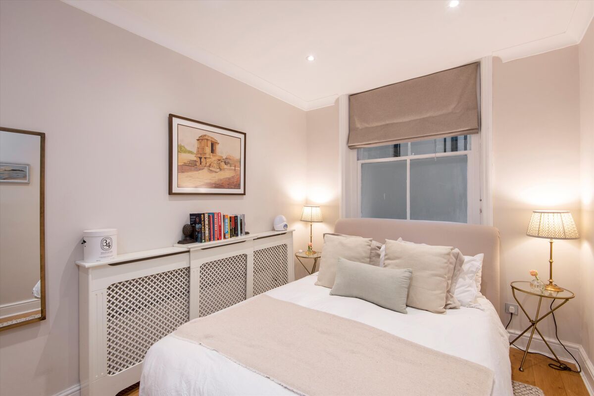 flat for sale in Bramham Gardens, London, SW5 - STK012111014 | Knight Frank