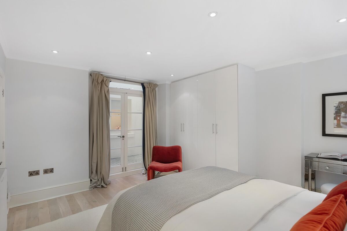 flat for sale in Onslow Gardens, London, SW7 STK012354601 Knight Frank