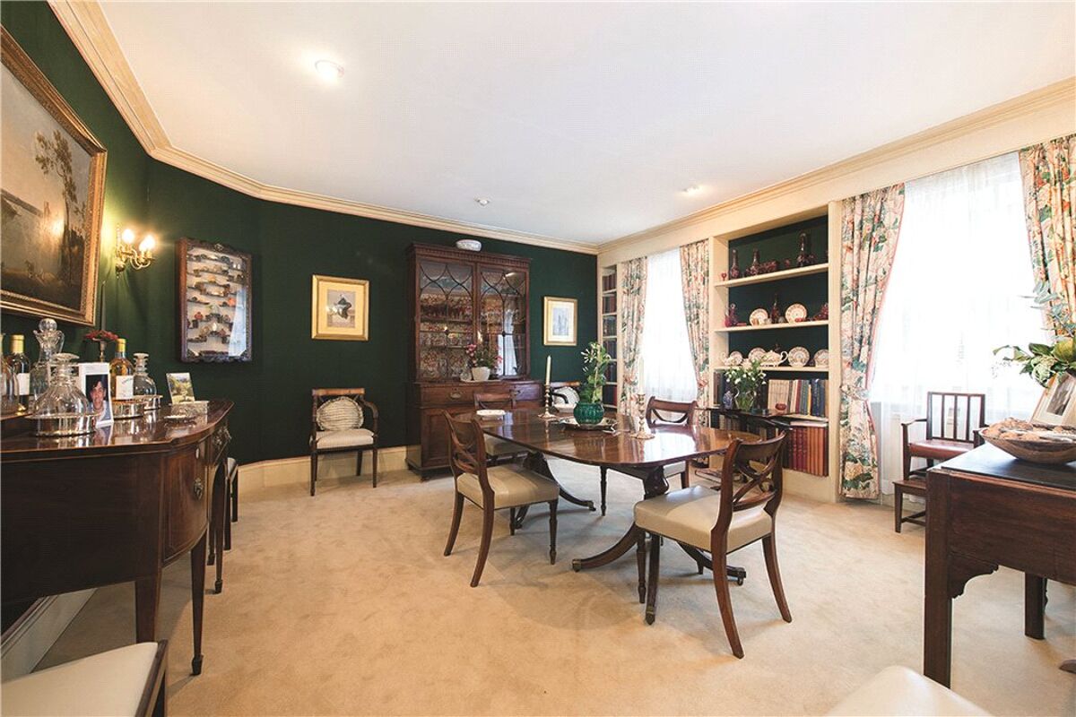 house for sale in Queen's Gate Mews, South Kensington London, SW7