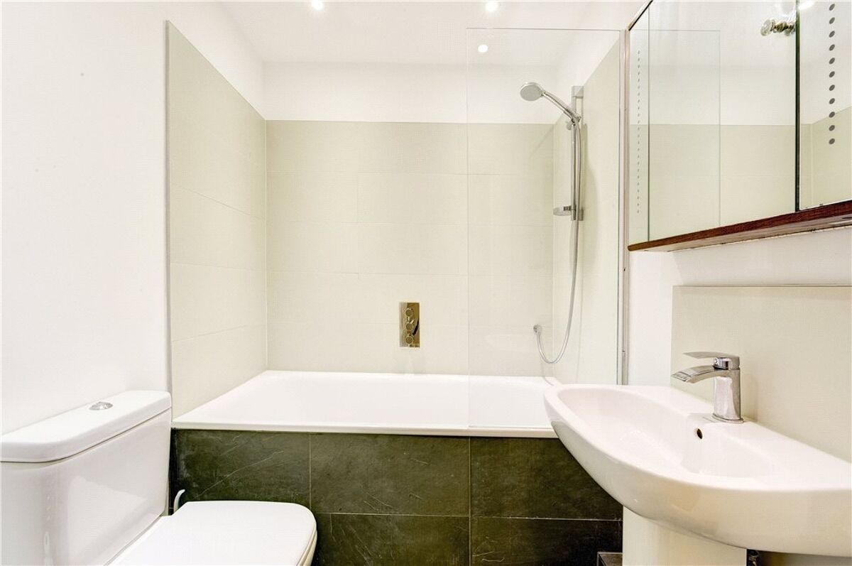 flat for sale in Cornwall Gardens Court, 4750 Cornwall Gardens, South