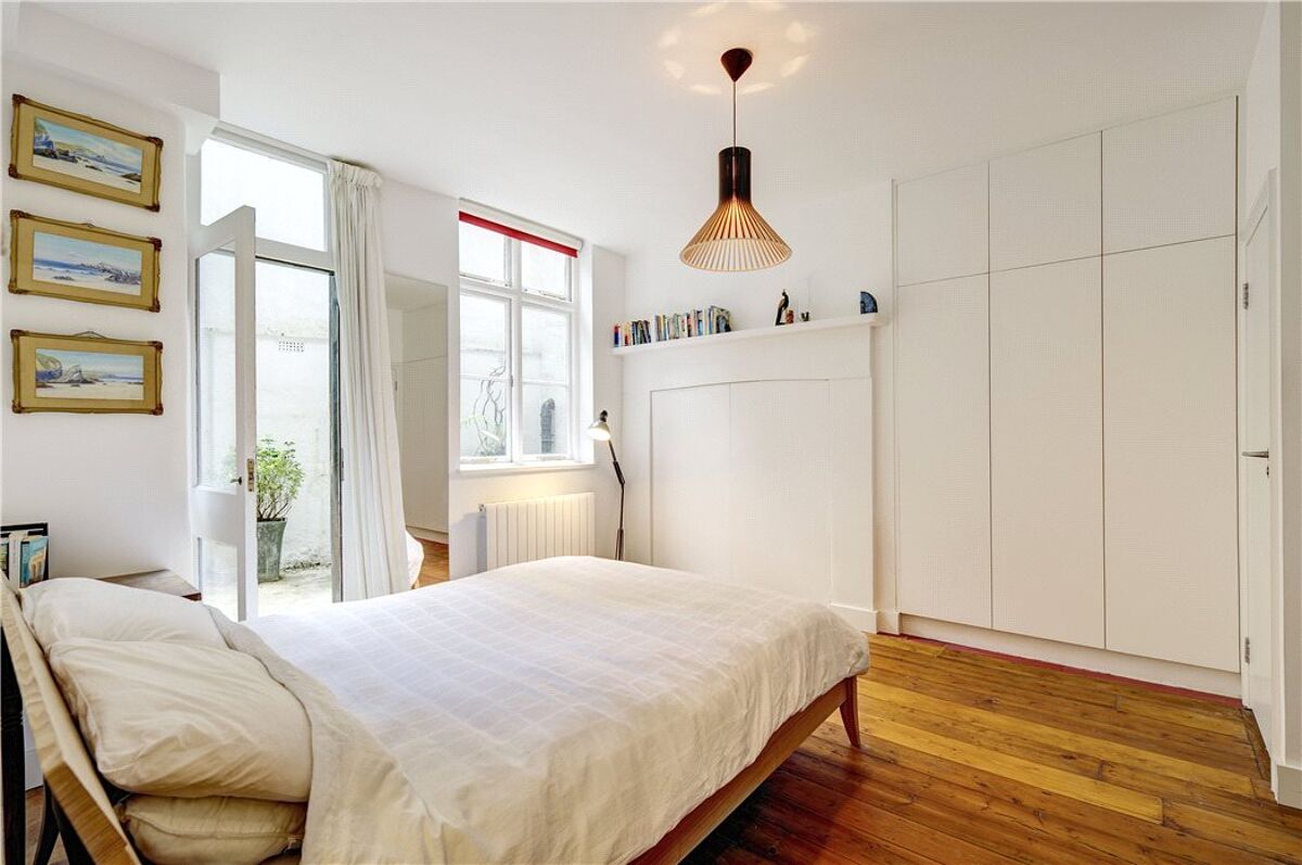 flat for sale in Cornwall Gardens Court, 4750 Cornwall Gardens, South