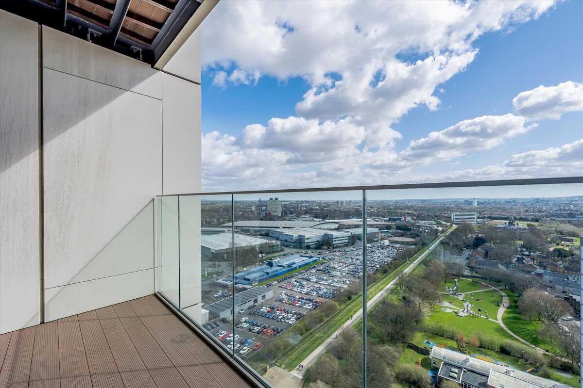 flat to rent in River Heights, High Street, Stratford, London, E15