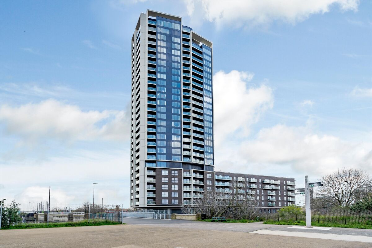 flat to rent in River Heights, High Street, Stratford, London, E15