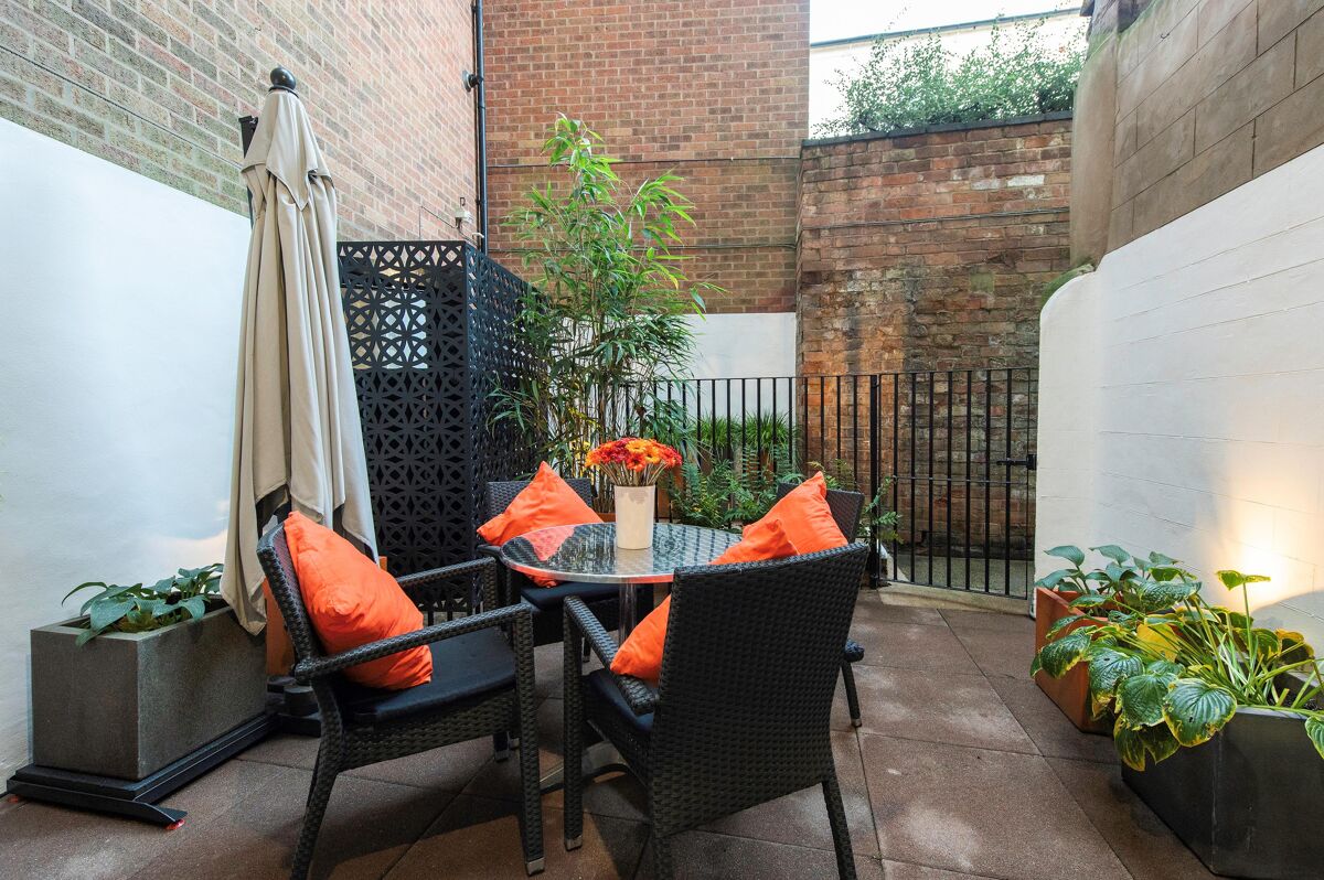 flat for sale in Jury Street, Warwick, Warwickshire, CV34