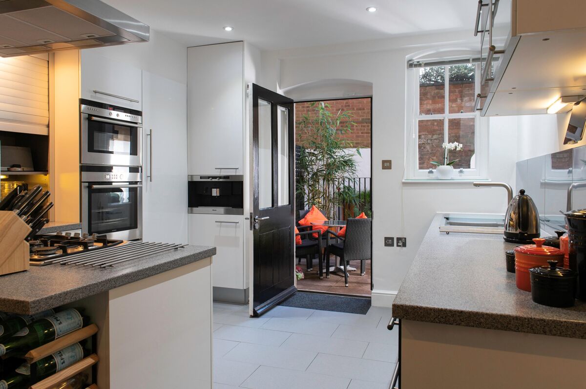 flat for sale in Jury Street, Warwick, Warwickshire, CV34