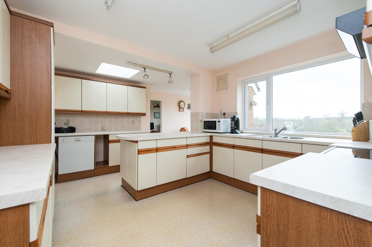 house for sale in Church Road, Snitterfield, StratforduponAvon