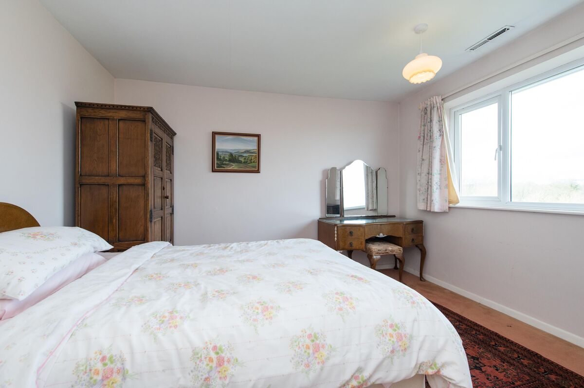 house for sale in Church Road, Snitterfield, StratforduponAvon